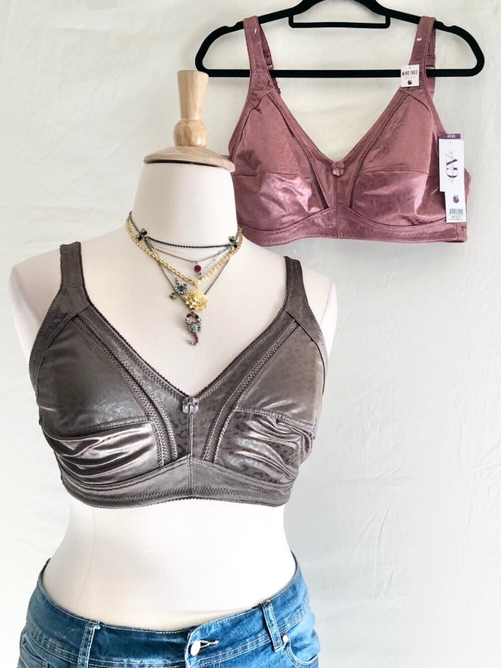 Gloria Vanderbilt Leopard Print Satin Jacquard Bras Size 40DD Set of 2